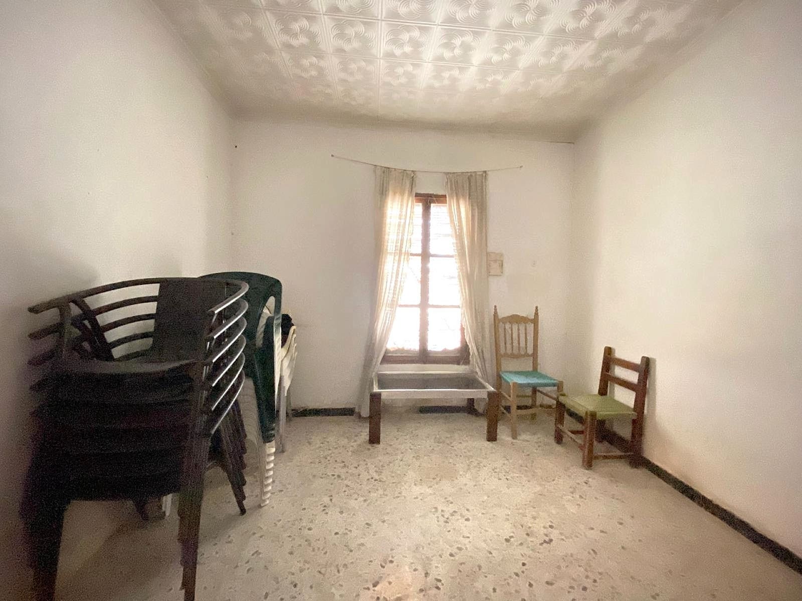 7 bedroom Townhouse for sale in Pinoso with pool - € 149,995 (Ref: 4115874)