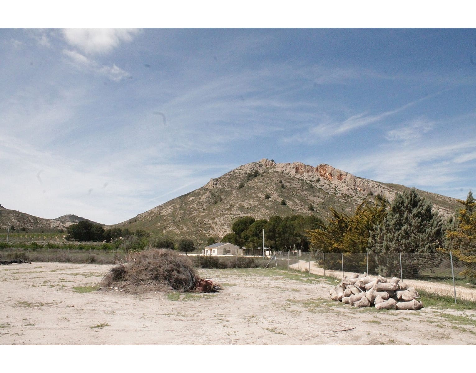 3 soveværelse Finca/Landehus til salg i Villena med swimmingpool - € 285.995 (Ref: 4225244)