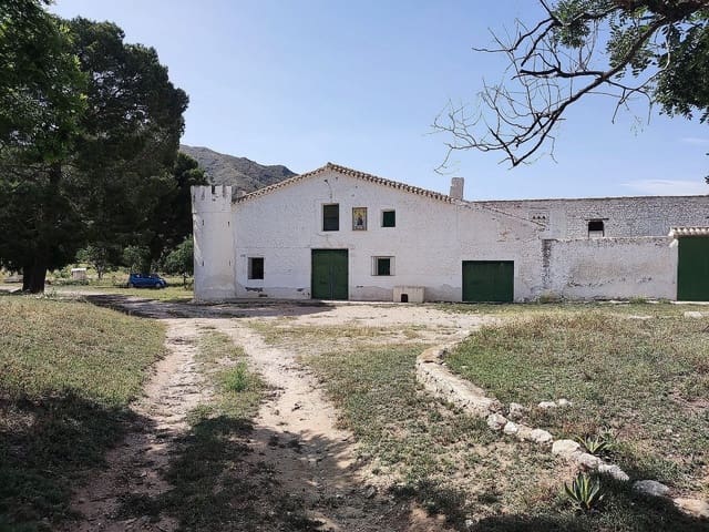 5 chambre Finca/Maison de Campagne à vendre à Yecla avec piscine garage - 675 000 € (Ref: 4309517)
