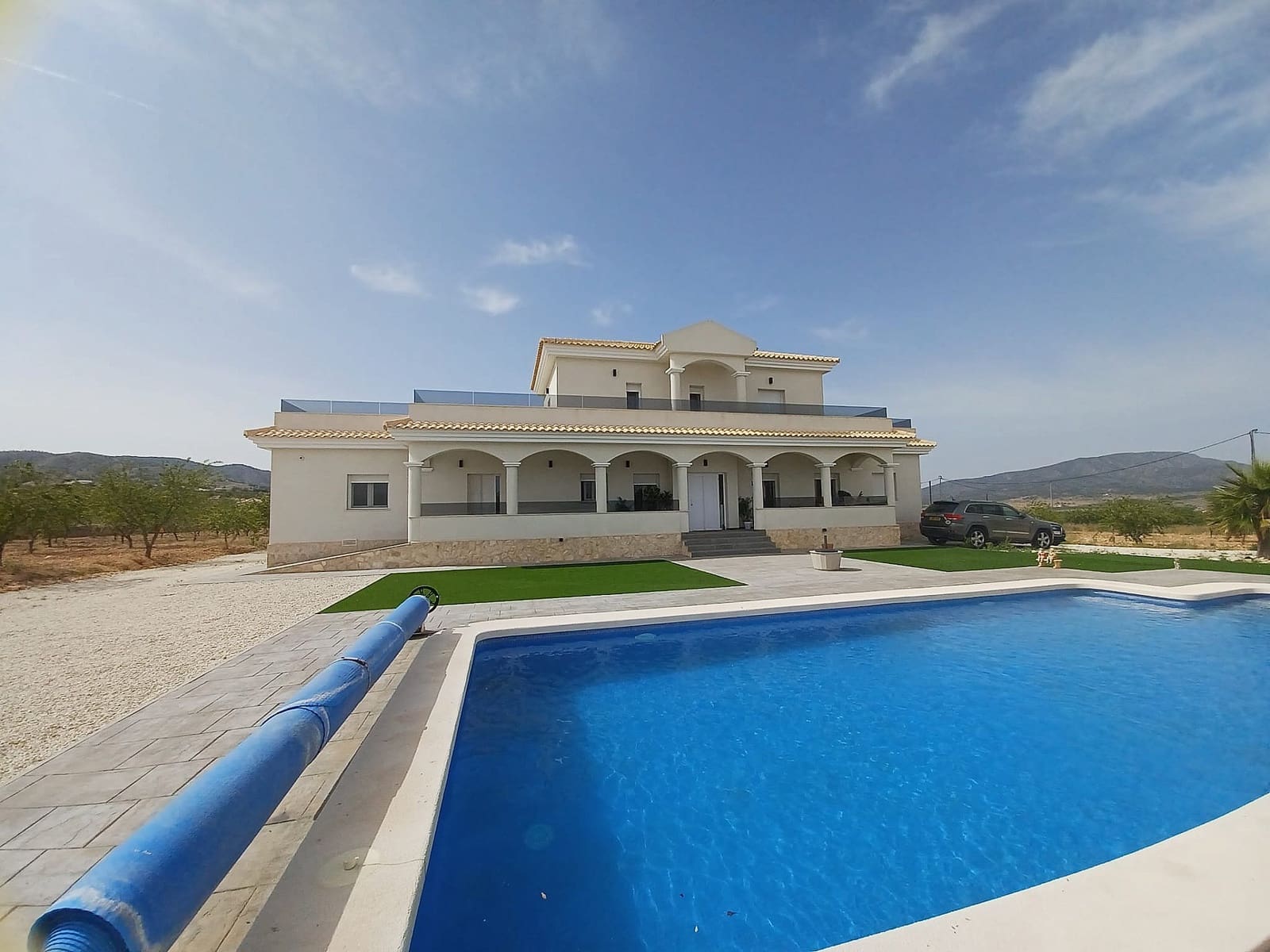 6 bedroom Villa for sale in Pinoso with pool garage - € 649,995 (Ref: 4309524)