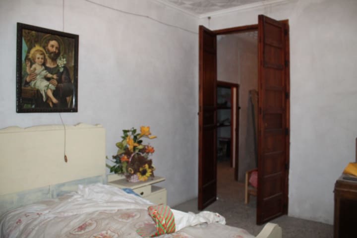 5 bedroom Townhouse for sale in Pinoso with pool - € 113,300 (Ref: 4309527)