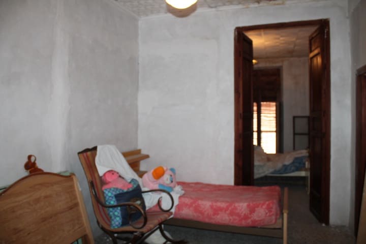 5 bedroom Townhouse for sale in Pinoso with pool - € 113,300 (Ref: 4309527)