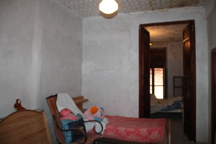 5 bedroom Townhouse for sale in Pinoso with pool - € 113,300 (Ref: 4309527)