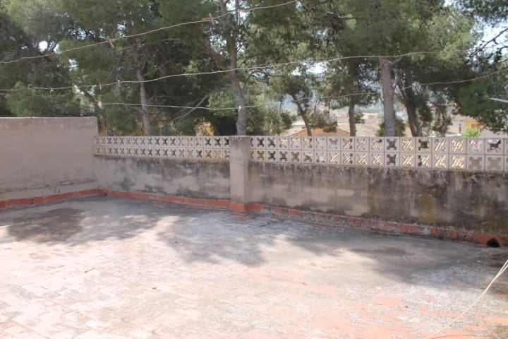 5 bedroom Townhouse for sale in Pinoso with pool - € 113,300 (Ref: 4309527)