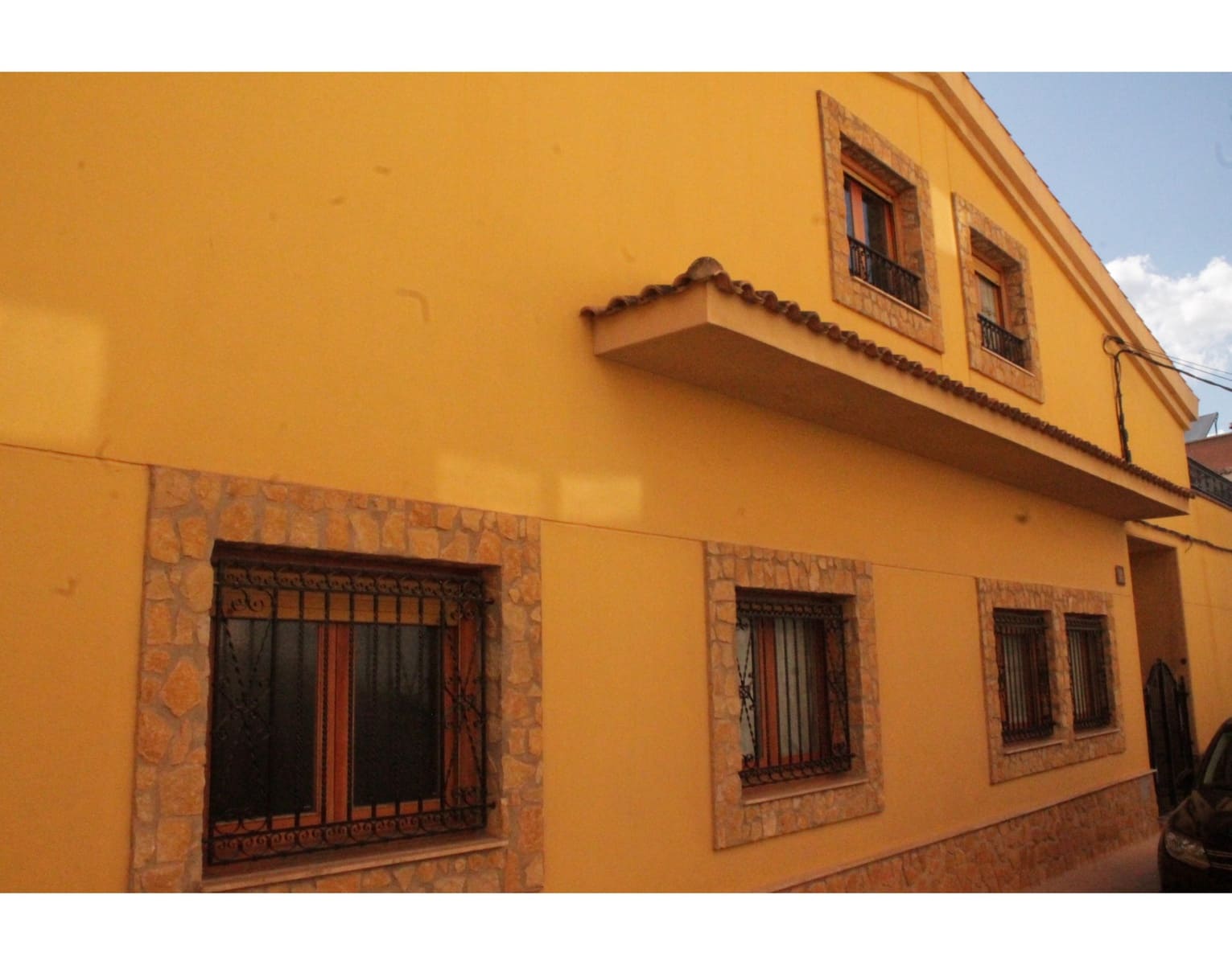 4 bedroom Townhouse for sale in Pinoso with pool - € 233,500 (Ref: 4309577)