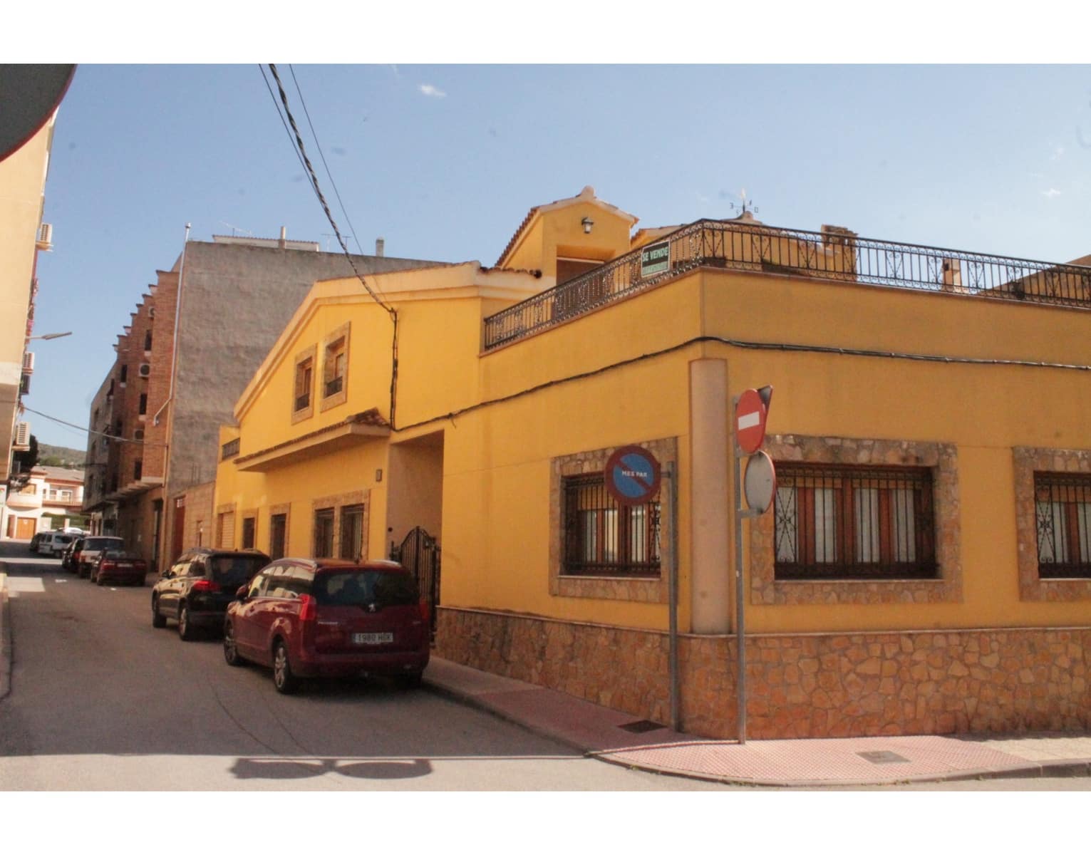 4 bedroom Townhouse for sale in Pinoso with pool - € 233,500 (Ref: 4309577)