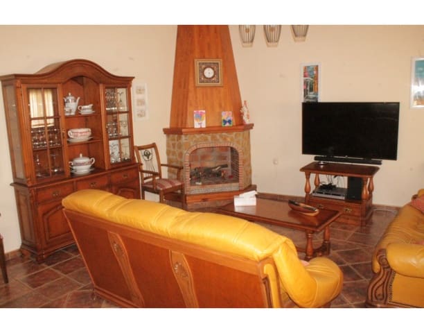 4 soveværelse Byhus til salg i Pinoso med swimmingpool - € 233.500 (Ref: 4309577)