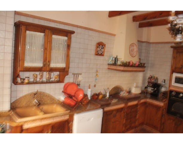 4 soveværelse Byhus til salg i Pinoso med swimmingpool - € 233.500 (Ref: 4309577)