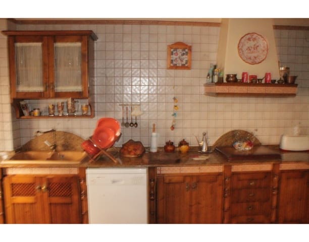 4 soveværelse Byhus til salg i Pinoso med swimmingpool - € 233.500 (Ref: 4309577)