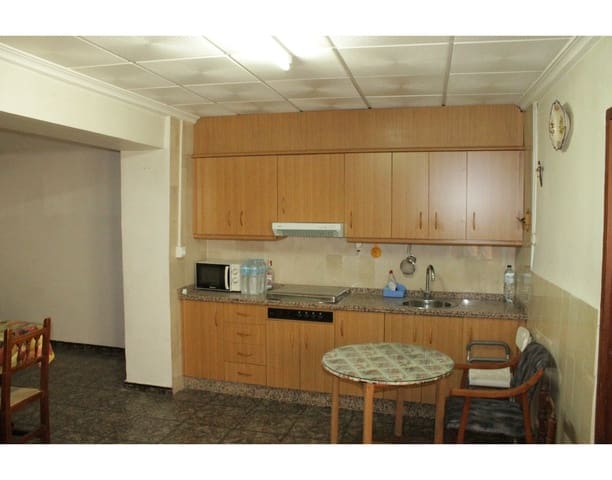 4 bedroom Townhouse for sale in Yecla with pool - € 79,995 (Ref: 4309610)