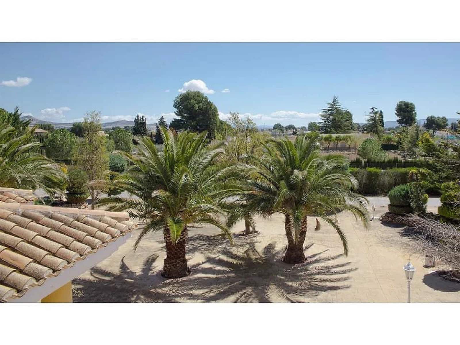 6 bedroom Villa for sale in Yecla with pool garage - € 600,000 (Ref: 4309665)