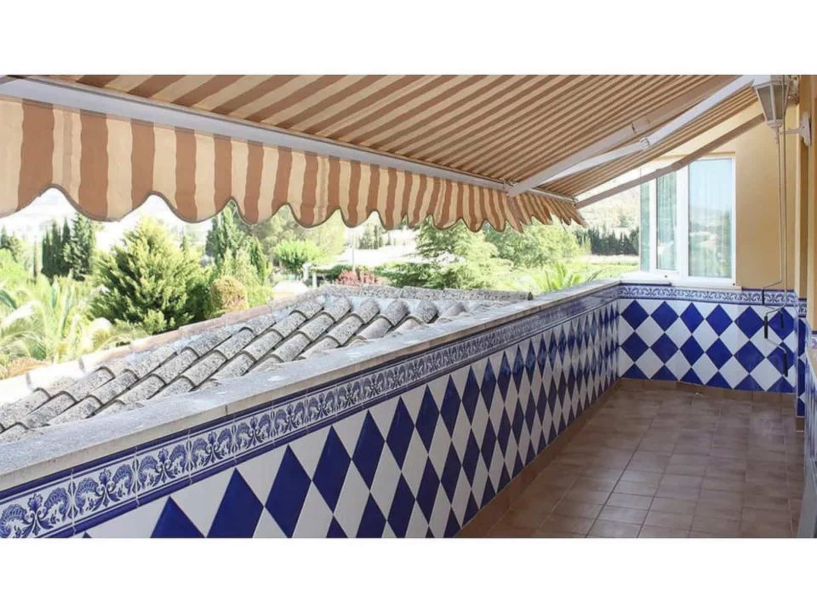 6 bedroom Villa for sale in Yecla with pool garage - € 600,000 (Ref: 4309665)