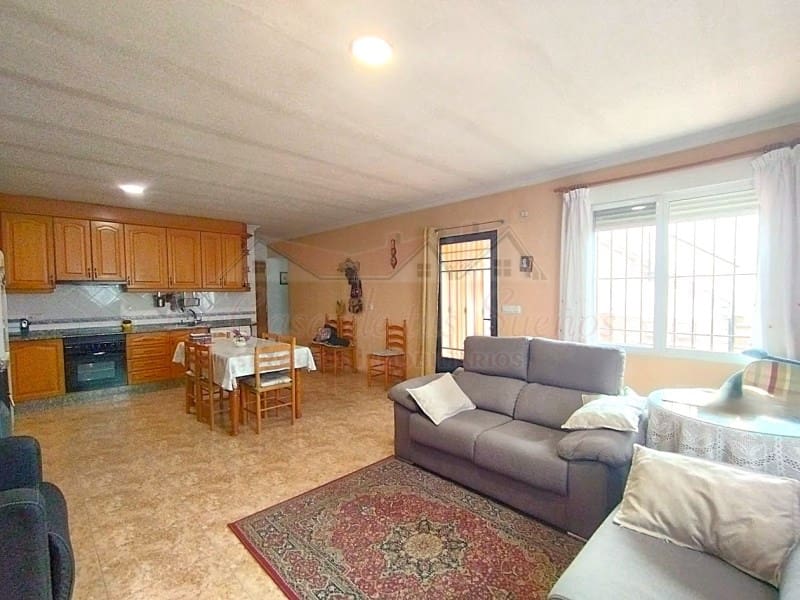 2 soveværelse Finca/Landehus til salg i Pinoso med swimmingpool - € 157.700 (Ref: 4309684)