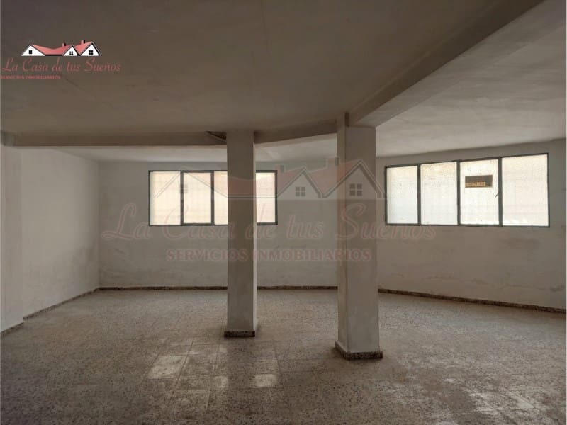 Kommersiell til salgs i Sax med svømmebasseng - € 30 000 (Ref: 4309752)