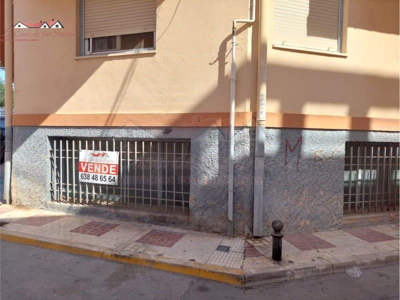 Kommersiell til salgs i Sax med svømmebasseng - € 30 000 (Ref: 4309752)