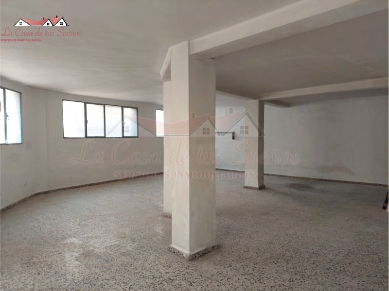 Kommersiell til salgs i Sax med svømmebasseng - € 30 000 (Ref: 4309752)