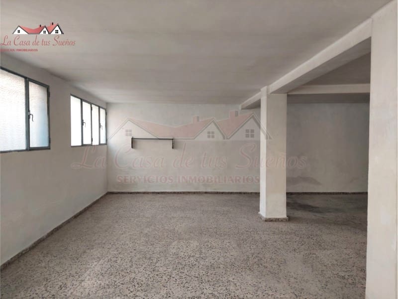 Kommersiell til salgs i Sax med svømmebasseng - € 30 000 (Ref: 4309752)