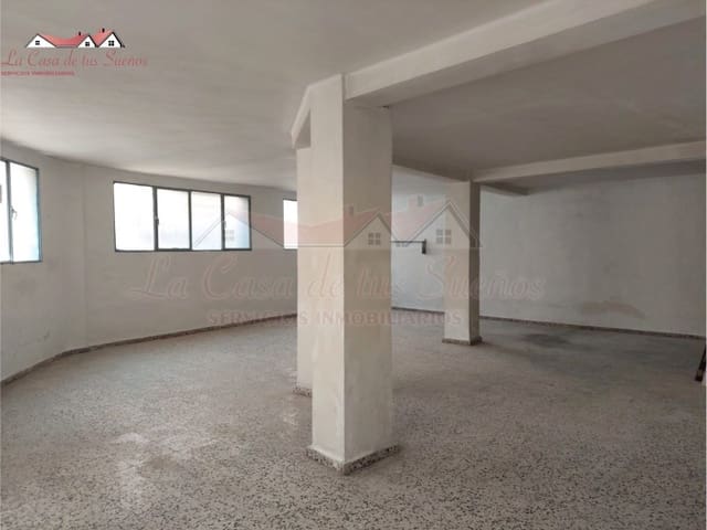 Kommersiell til salgs i Sax med svømmebasseng - € 30 000 (Ref: 4309752)