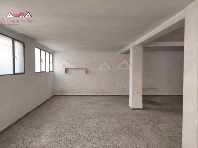 Kommersiell til salgs i Sax med svømmebasseng - € 30 000 (Ref: 4309752)