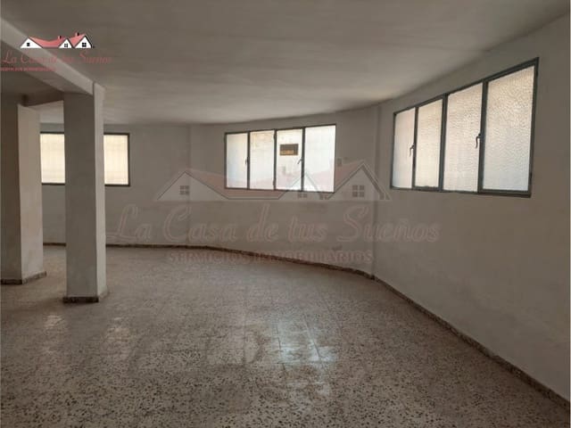 Kommersiell til salgs i Sax med svømmebasseng - € 30 000 (Ref: 4309752)