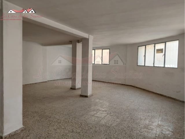 Kommersiell til salgs i Sax med svømmebasseng - € 30 000 (Ref: 4309752)