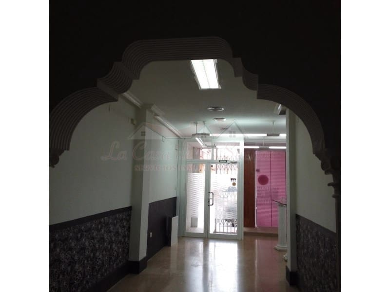 Kommersiell til salgs i Sax med svømmebasseng - € 190 000 (Ref: 4309756)