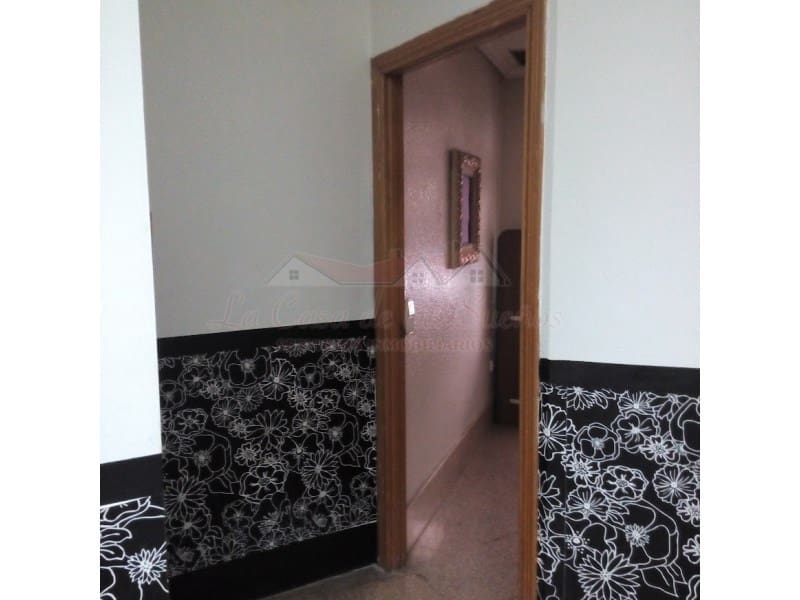 Kommersiell til salgs i Sax med svømmebasseng - € 190 000 (Ref: 4309756)