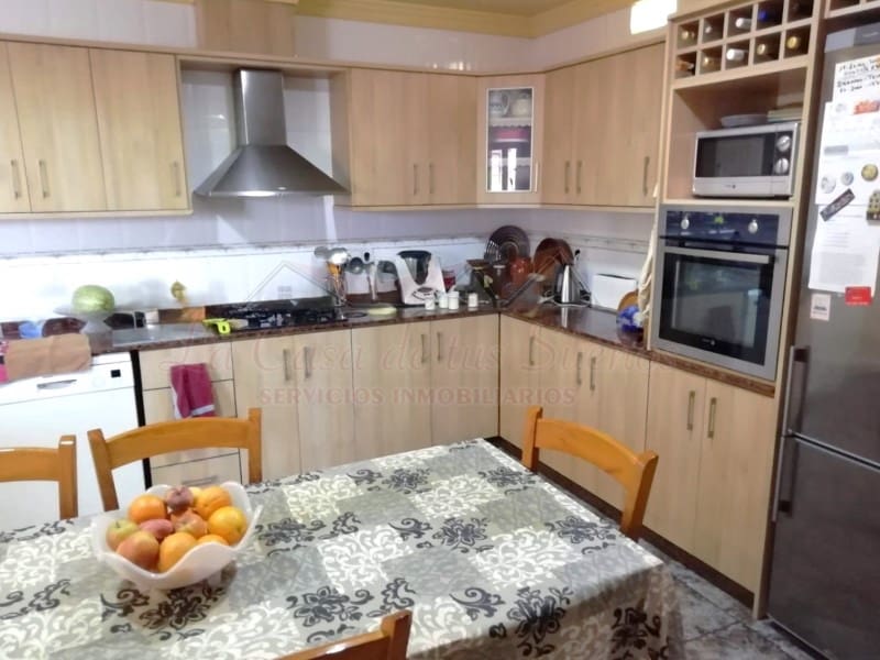 6 soveværelse Byhus til salg i Caudete med swimmingpool - € 183.000 (Ref: 4309767)