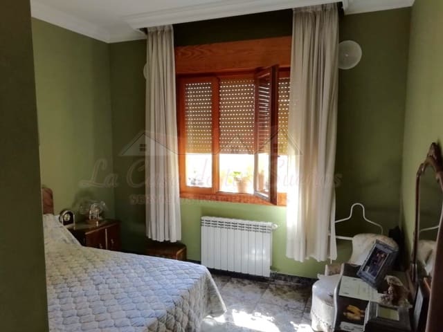 6 bedroom Townhouse for sale in Caudete with pool - € 183,000 (Ref: 4309767)