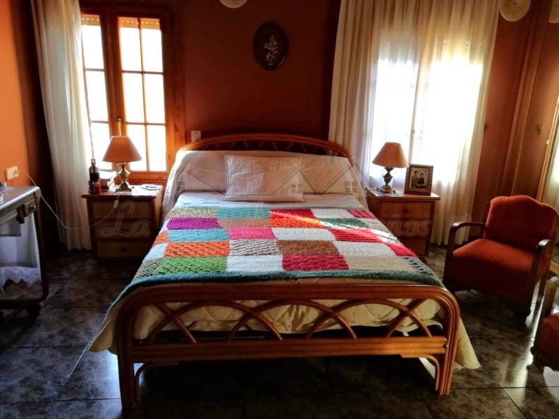 6 soveværelse Byhus til salg i Caudete med swimmingpool - € 183.000 (Ref: 4309767)