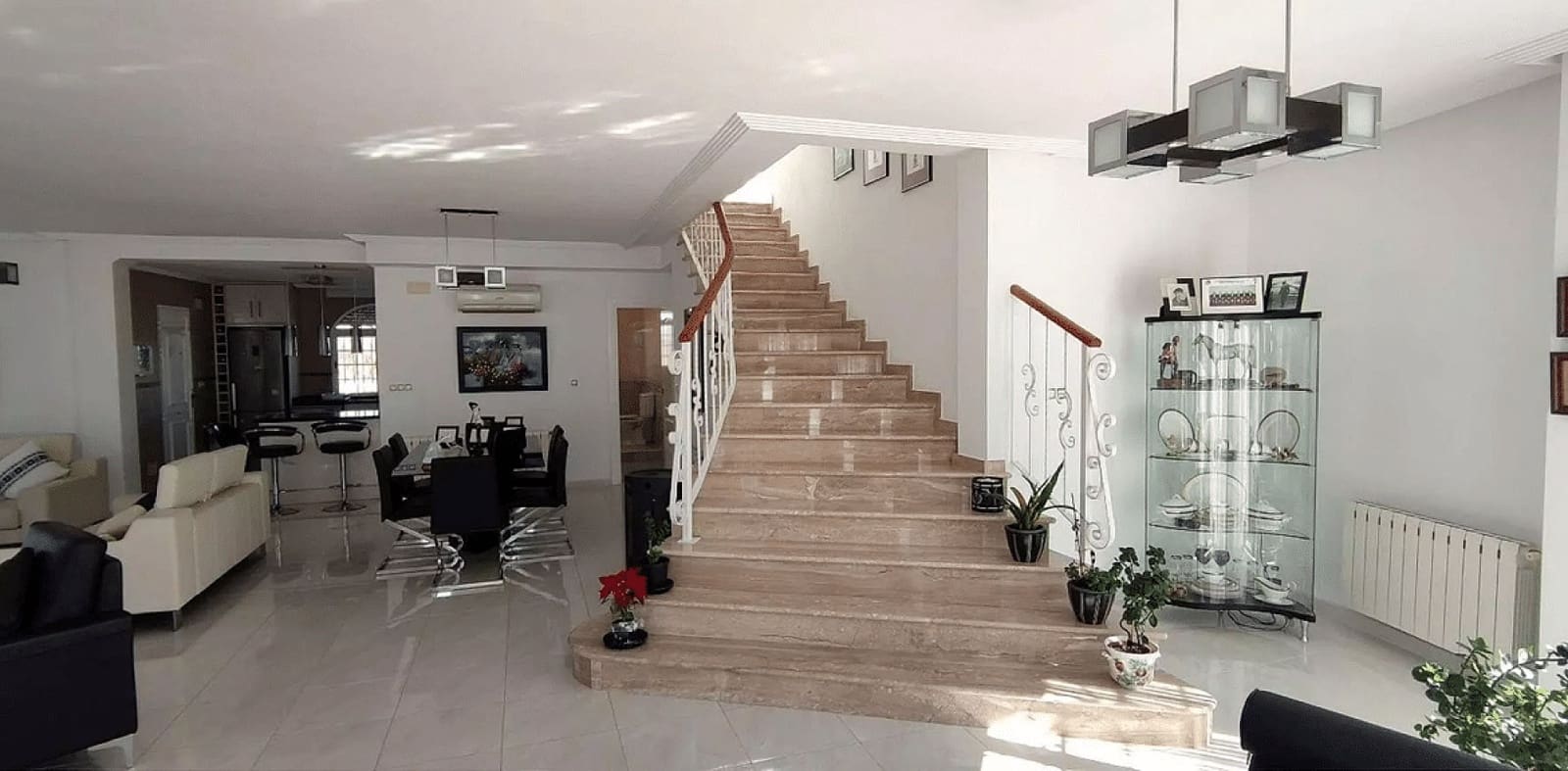 4 bedroom Villa for sale in Pinoso with pool garage - € 475,000 (Ref: 4309810)