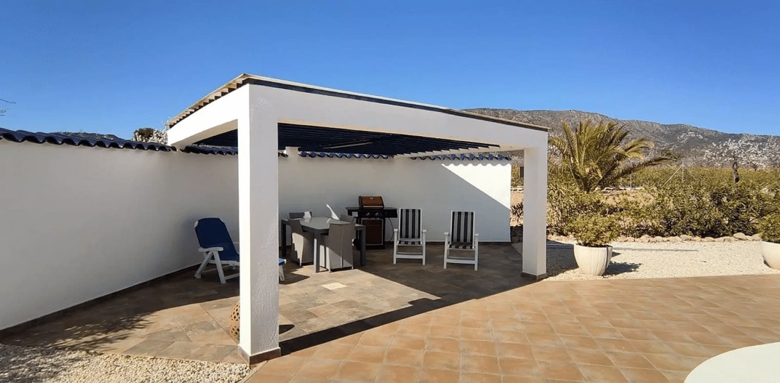 4 bedroom Villa for sale in Pinoso with pool garage - € 475,000 (Ref: 4309810)