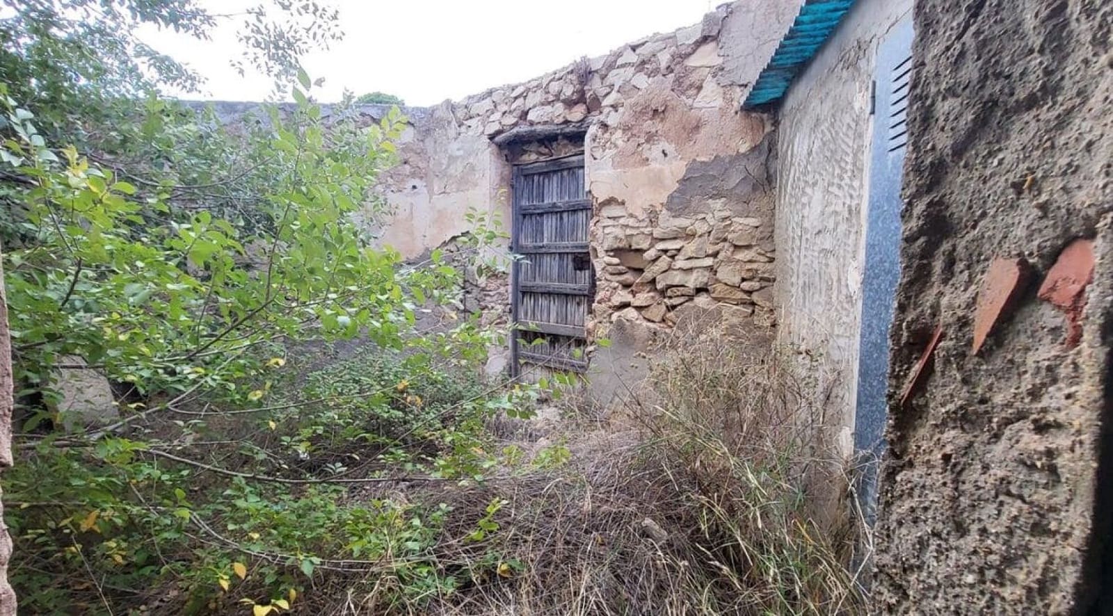 Finca/Country House for sale in La Romana with pool - € 40,000 (Ref: 4309818)