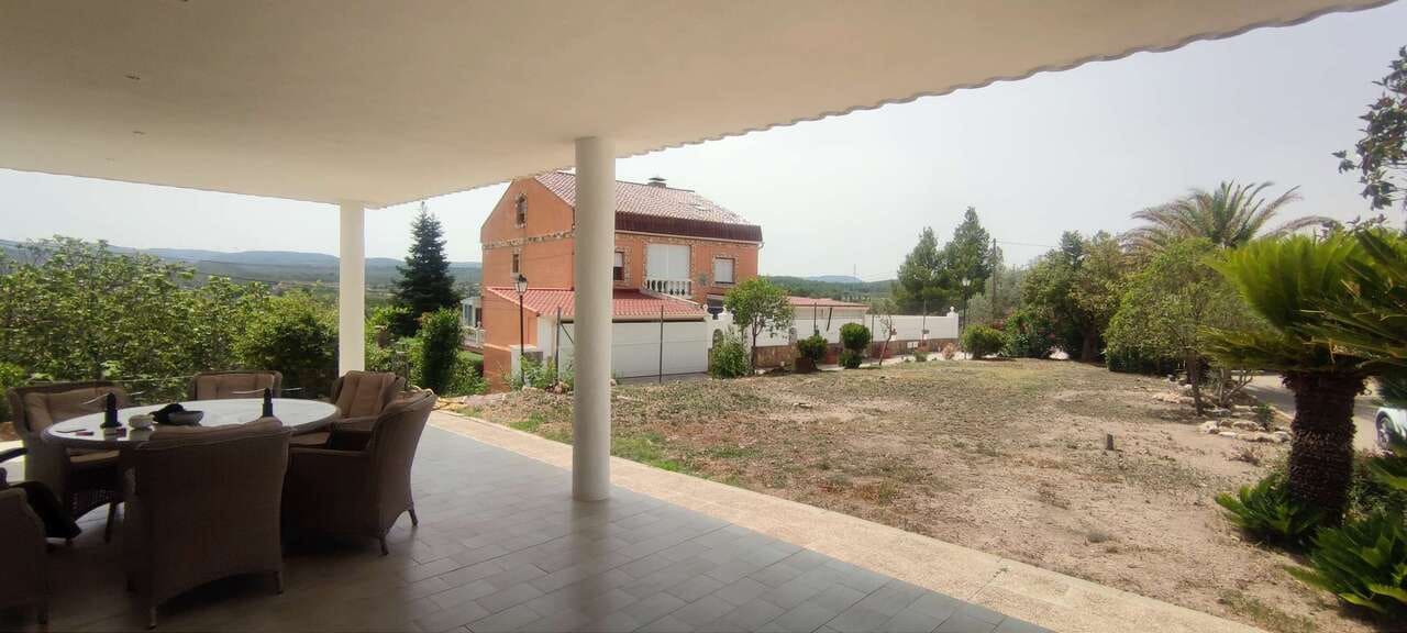 9 soveværelse Erhverv til salg i Ayora med swimmingpool - € 620.000 (Ref: 4309839)