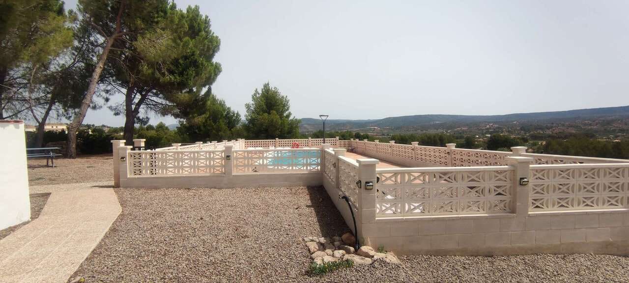 9 soveværelse Erhverv til salg i Ayora med swimmingpool - € 620.000 (Ref: 4309839)