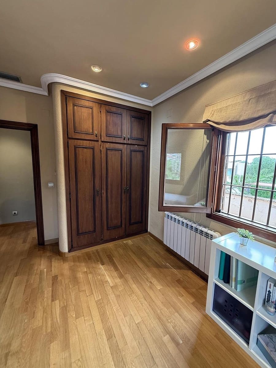 4 soveværelse Villa til salg i Elda med swimmingpool garage - € 385.000 (Ref: 4312371)