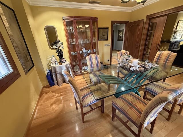 4 slaapkamer Villa te koop in Elda met zwembad garage - € 385.000 (Ref: 4312371)