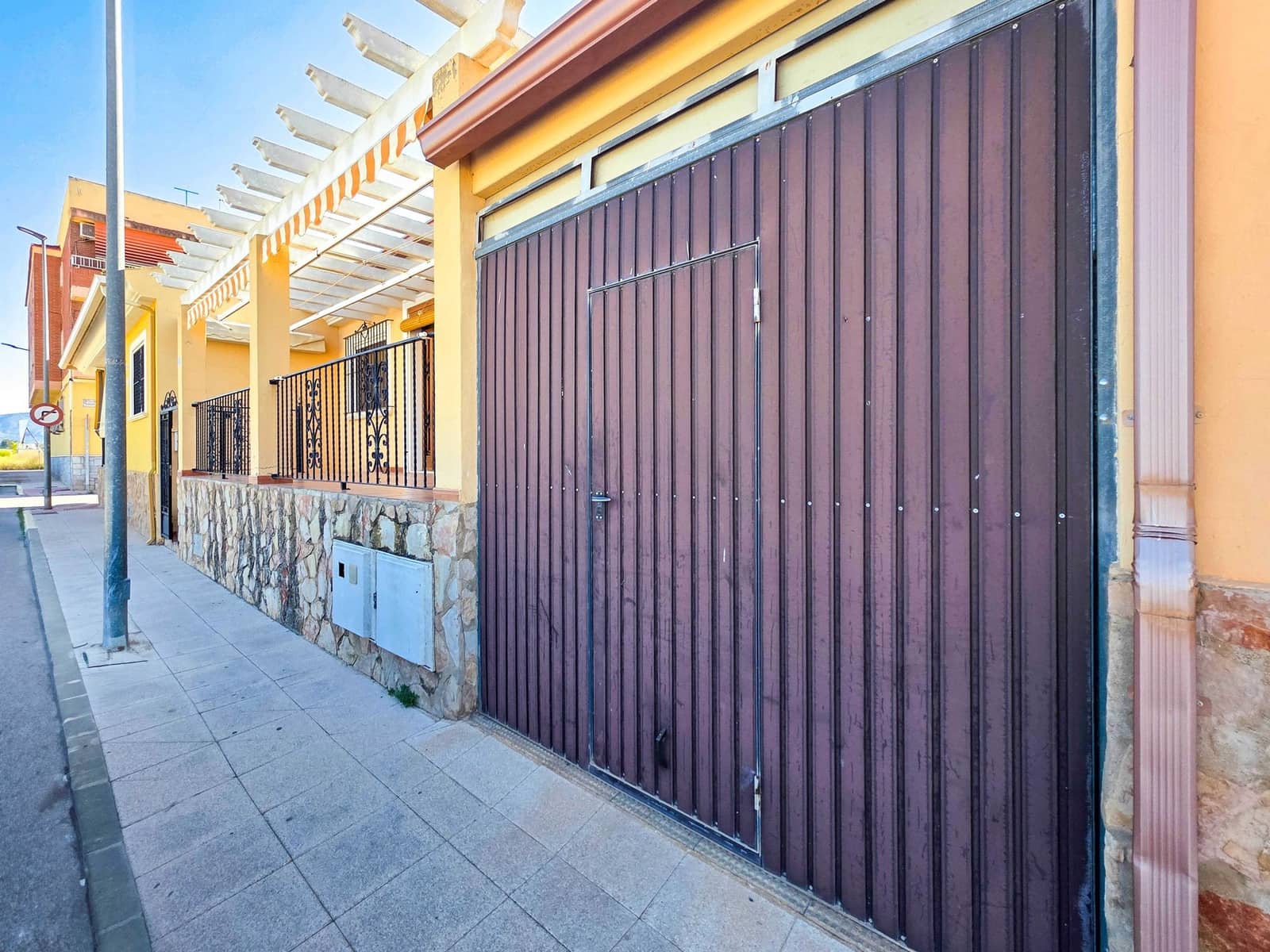 3 slaapkamer Huis te koop in Pinoso met zwembad garage - € 199.000 (Ref: 4386437)