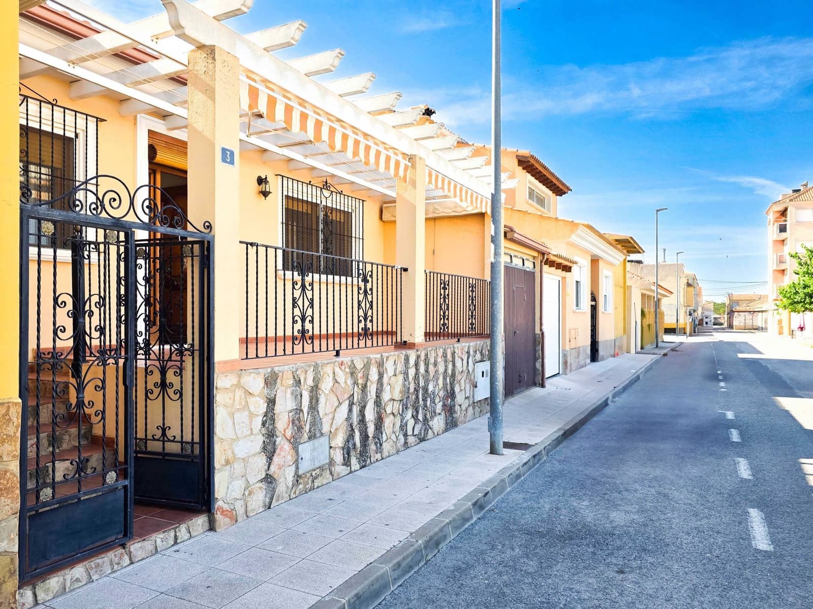 3 slaapkamer Huis te koop in Pinoso met zwembad garage - € 199.000 (Ref: 4386437)