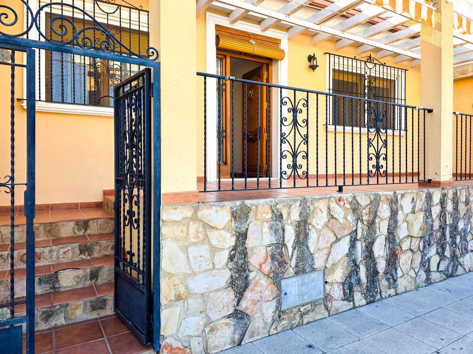 3 slaapkamer Huis te koop in Pinoso met zwembad garage - € 199.000 (Ref: 4386437)