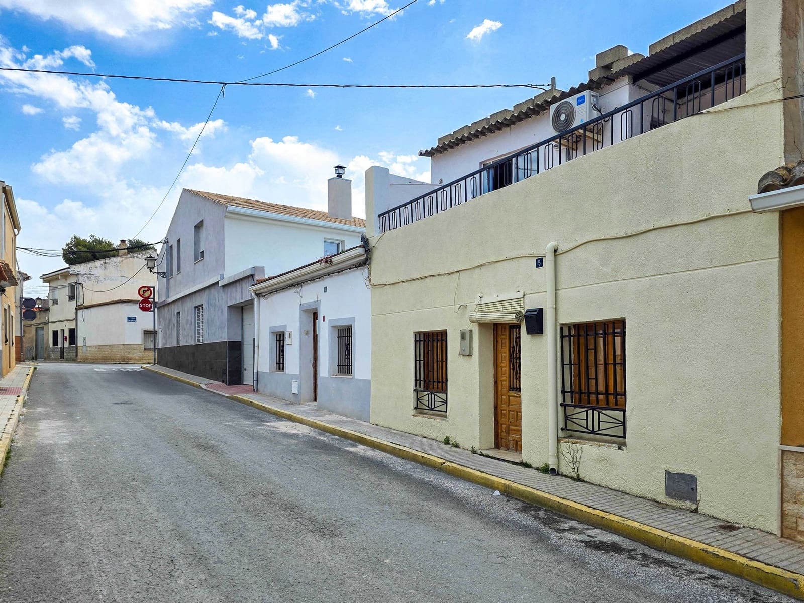 Casa de 3 habitaciones en Pinoso en venta con piscina - 124.900 € (Ref: 4386438)