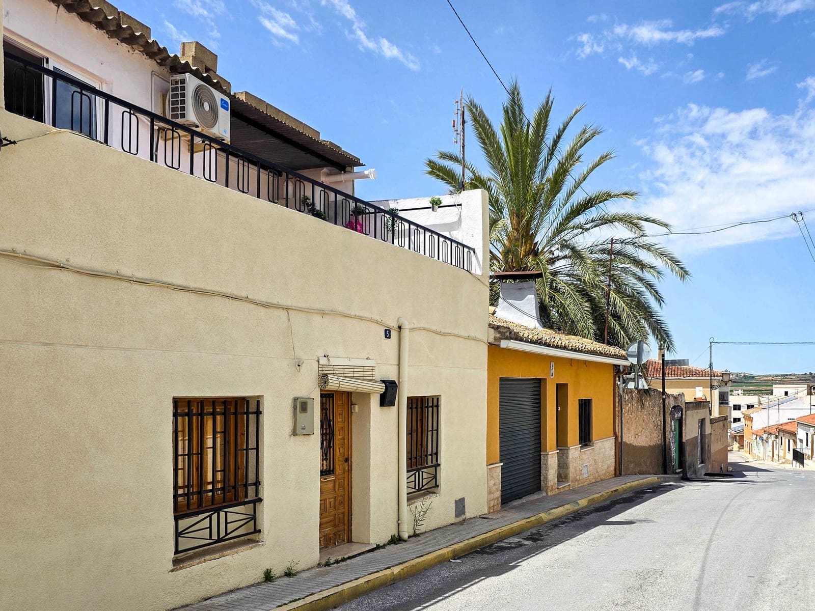 Casa de 3 habitaciones en Pinoso en venta con piscina - 124.900 € (Ref: 4386438)