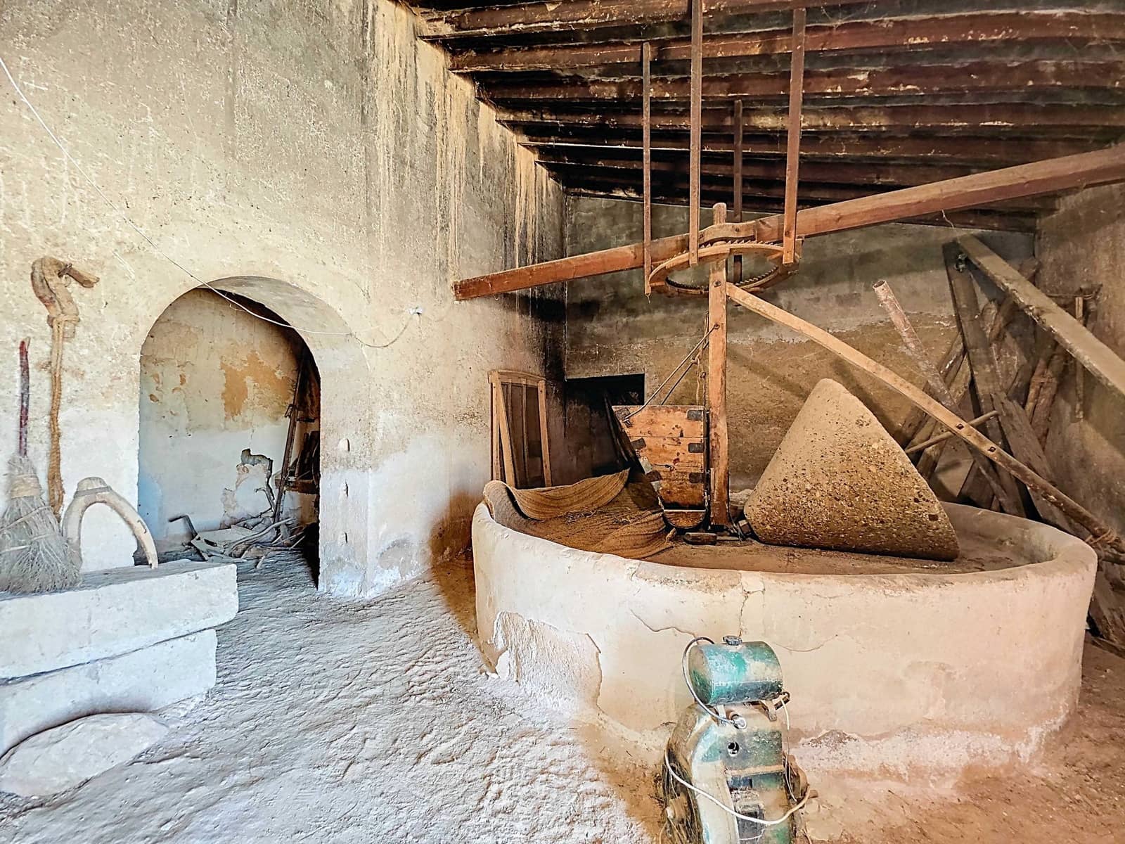 Finca/Herregård til salgs i Pinoso med svømmebasseng garasje - € 310 000 (Ref: 4423727)