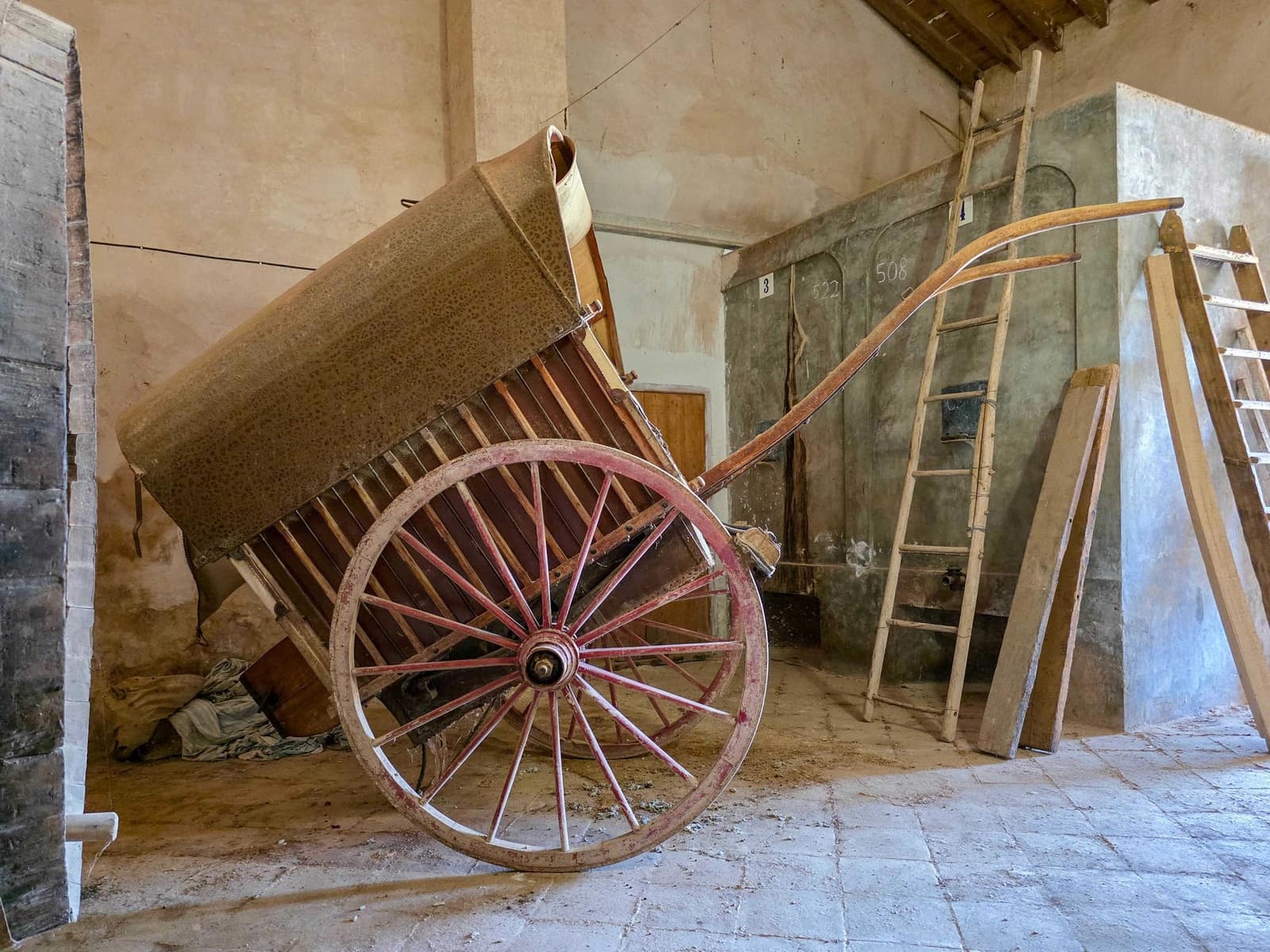 Finca/Herregård til salgs i Pinoso med svømmebasseng garasje - € 310 000 (Ref: 4423727)