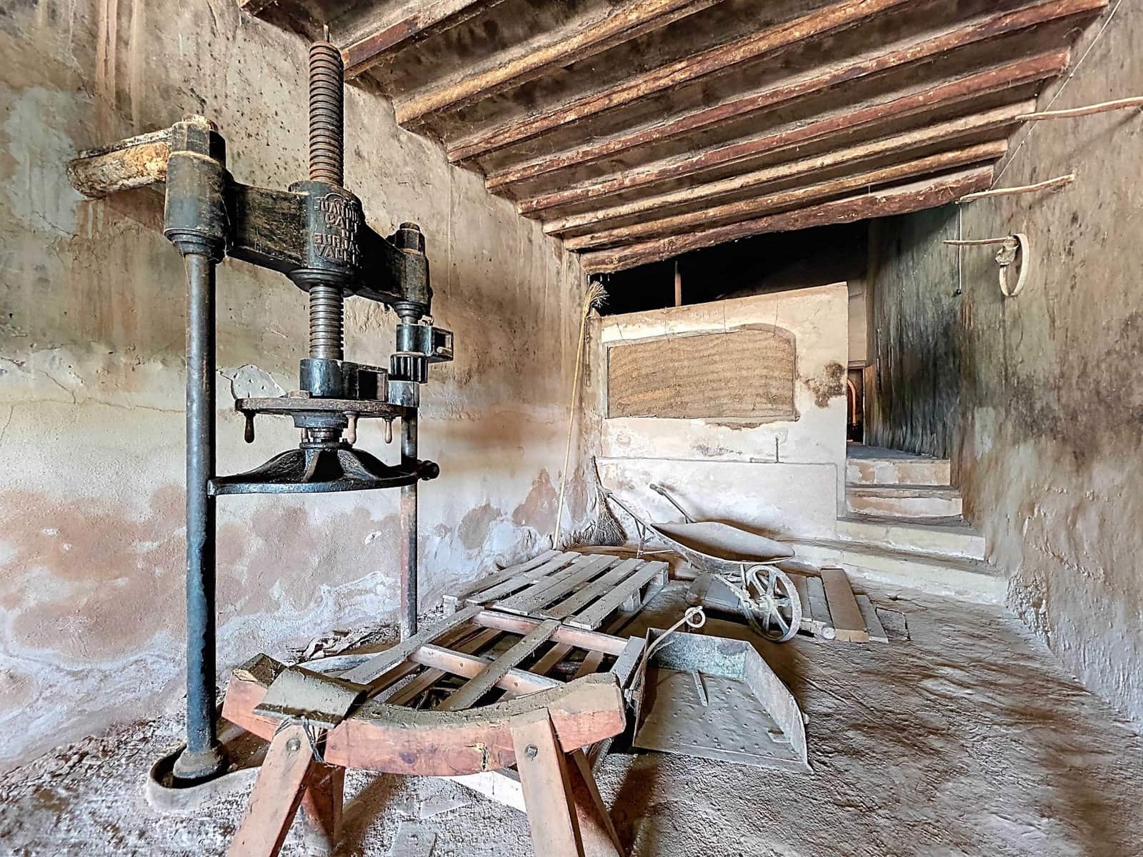 Finca/Herregård til salgs i Pinoso med svømmebasseng garasje - € 310 000 (Ref: 4423727)