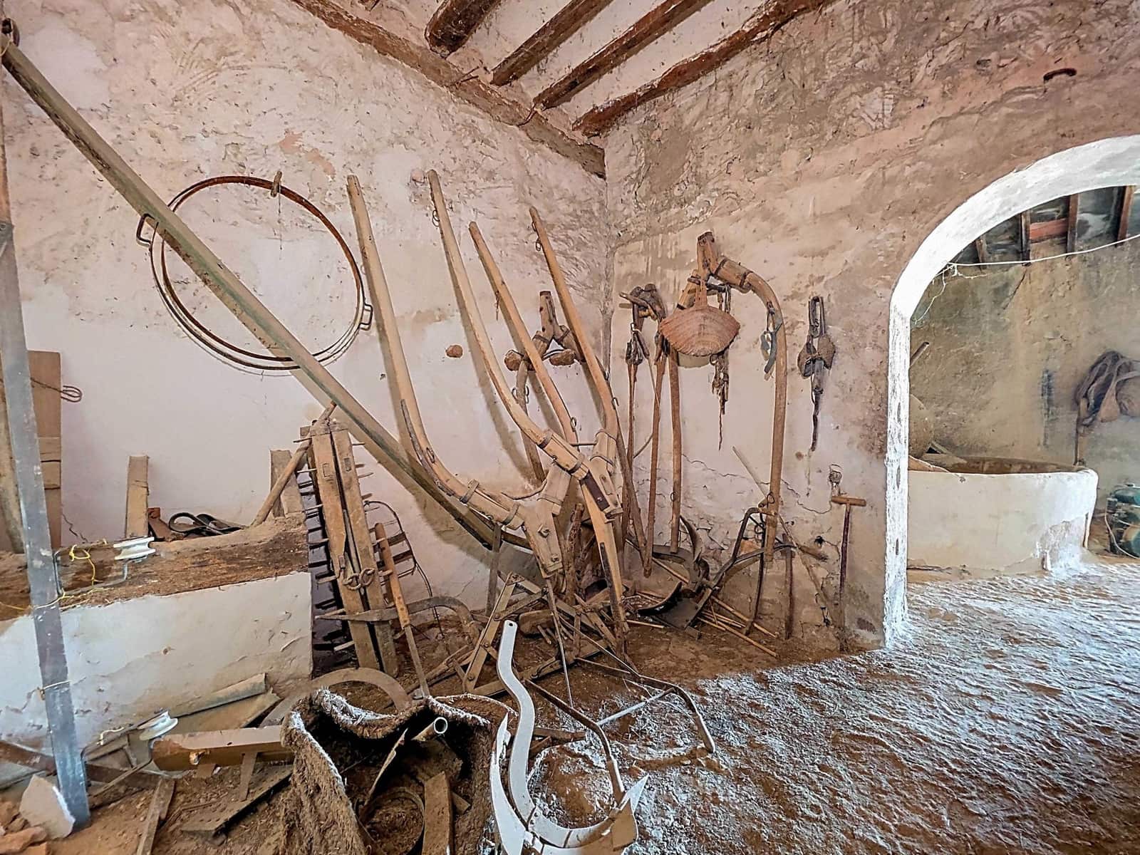 Finca/Herregård til salgs i Pinoso med svømmebasseng garasje - € 310 000 (Ref: 4423727)