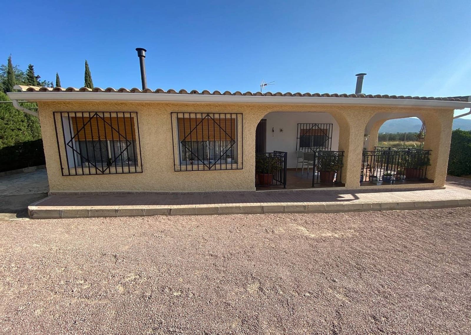 5 soveværelse Villa til salg i Sax med swimmingpool garage - € 299.995 (Ref: 4553208)