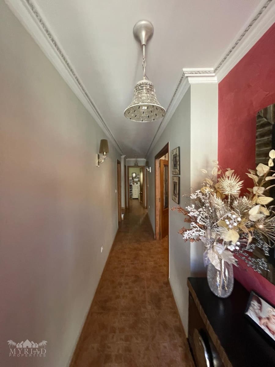 4 makuuhuone Omakotitalo myytävänä paikassa Pinoso mukana uima-altaan - 195 000 € (Ref: 4579570)