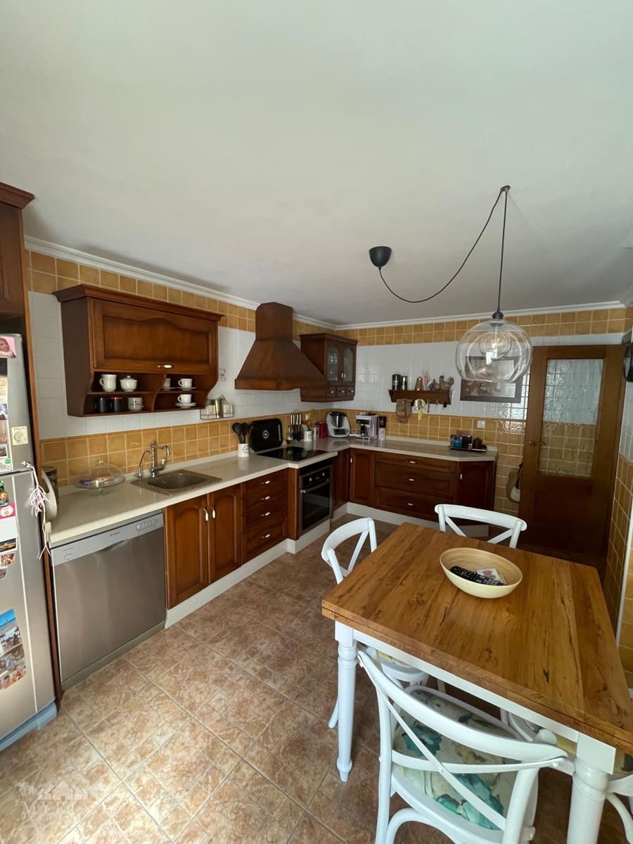 4 makuuhuone Omakotitalo myytävänä paikassa Pinoso mukana uima-altaan - 195 000 € (Ref: 4579570)