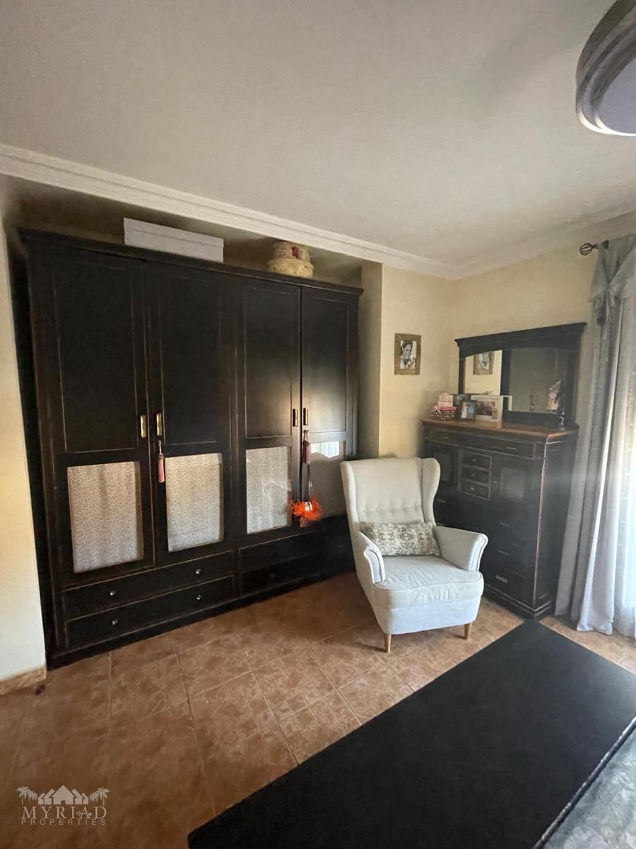 4 makuuhuone Omakotitalo myytävänä paikassa Pinoso mukana uima-altaan - 195 000 € (Ref: 4579570)